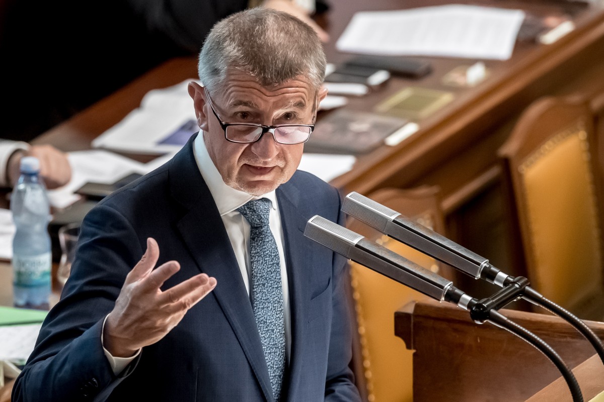 Чешкият премиер Бабиш оцеля след вота на недоверие