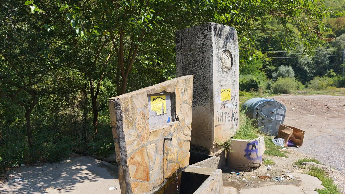 Чешмата в Прохода на Републиката – дар от бригадирите, лек и риск в едно 