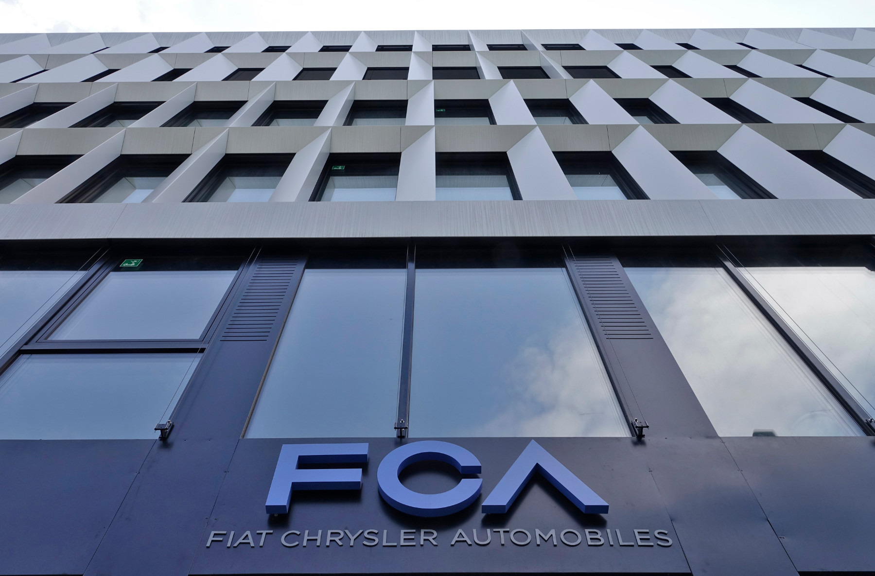 Fiat Chrysler ще плати 300 милиона долара за манипулиране на данните за емисиите