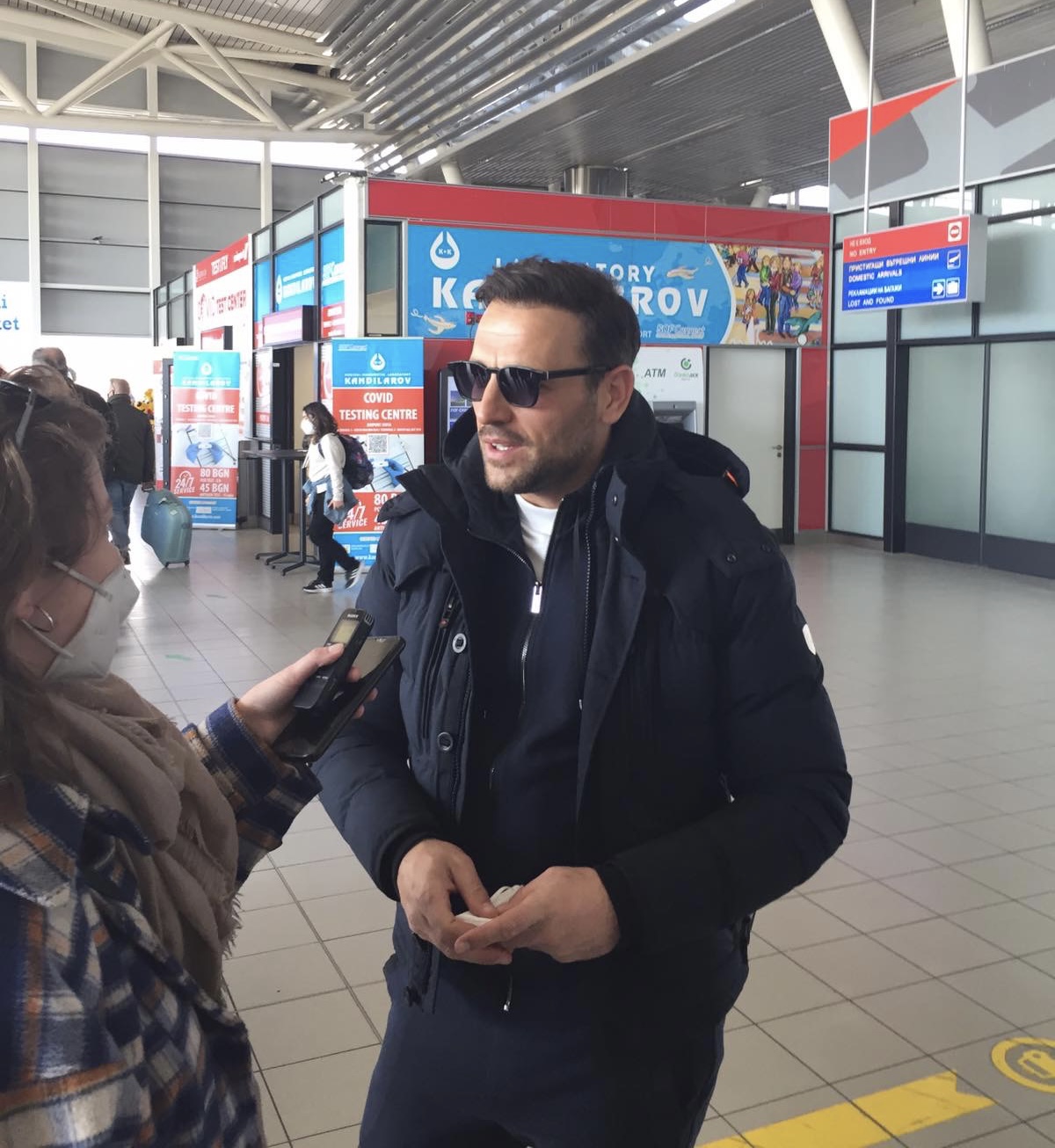 Никос Вертис кацна в София, ще записва клип у нас