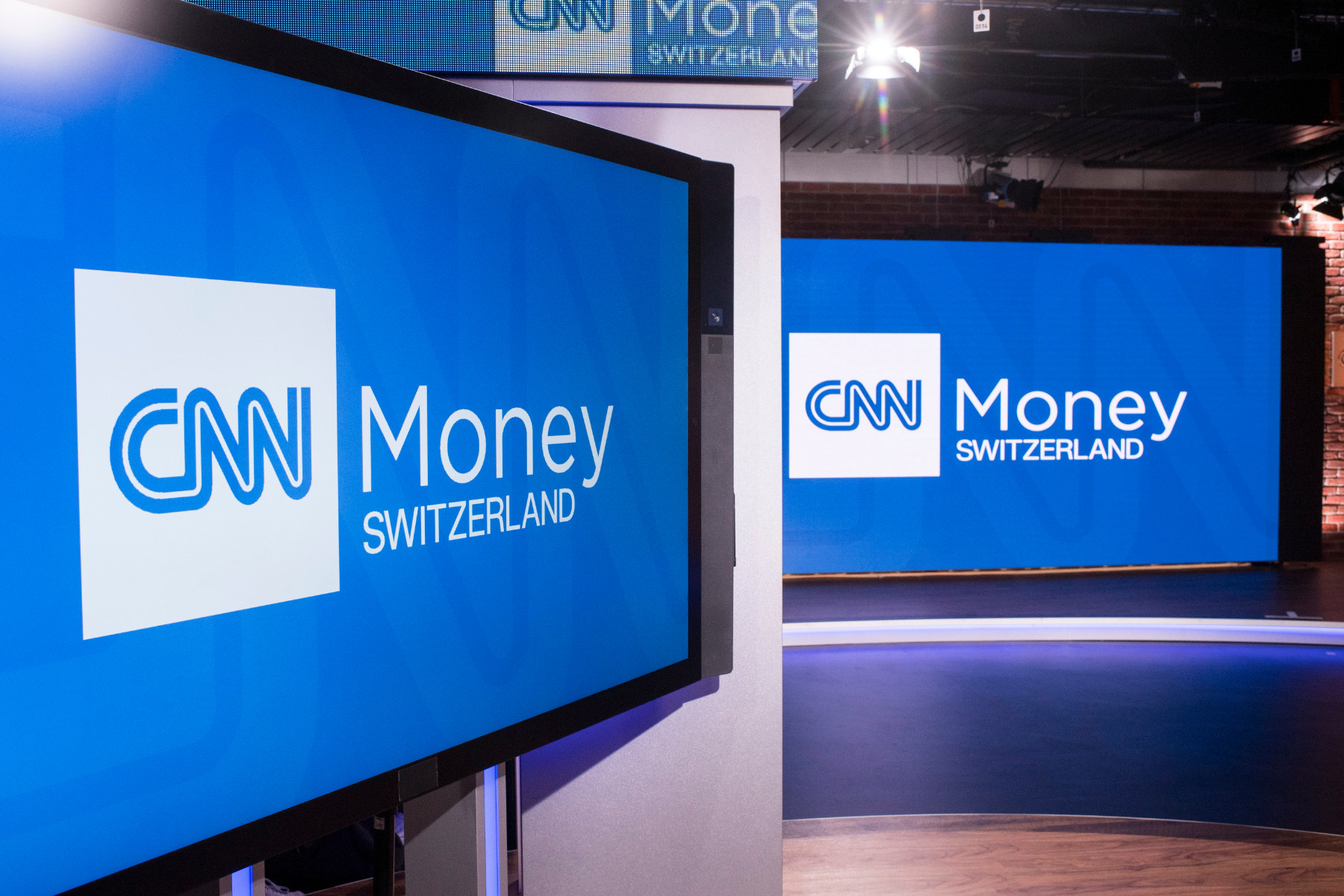 CNN уволни трима неваксинирани служители