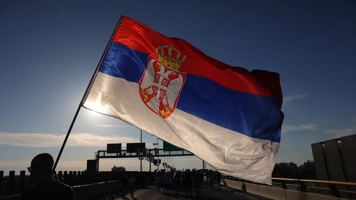 Цяла Сърбия протестира с искане за нови избори