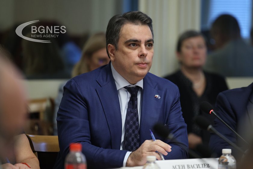 Василев: България се стреми в следващите 4-5 г. да навакса заплатите до 70% от средноевропейските