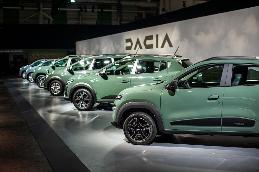 "Dacia" представя първия си хибриден двигател в Париж