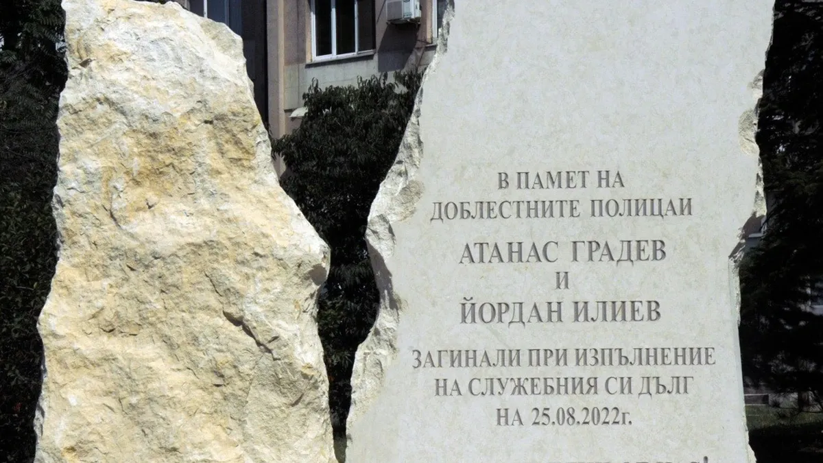 Даниел Митов: Полицаите, загинали в опит да спрат автобус с 47 мигранти, няма да бъдат забравени