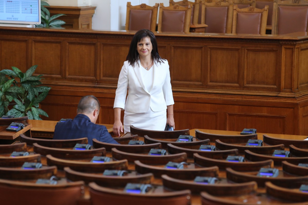 Дариткова: Оставките не са депозирани