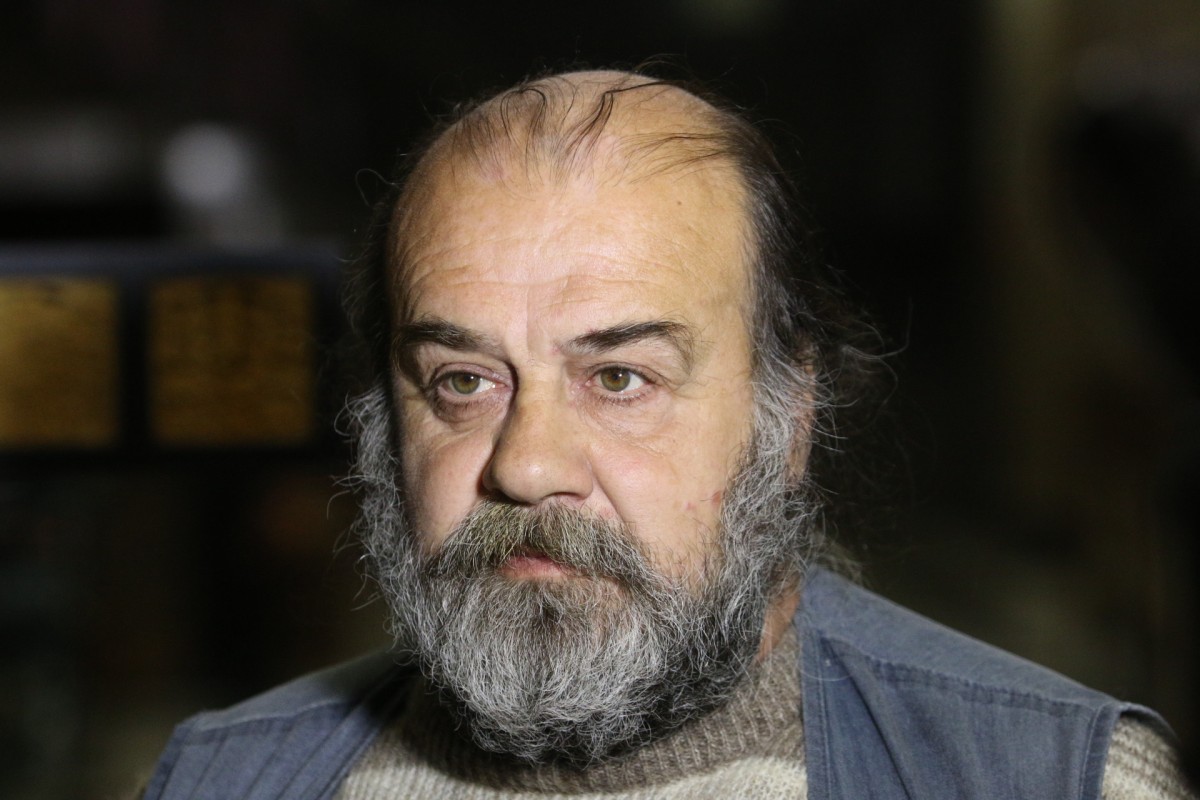 Дърворезбарят Алексей Алексиев 7 години твори кръст със сцени от Новия Завет