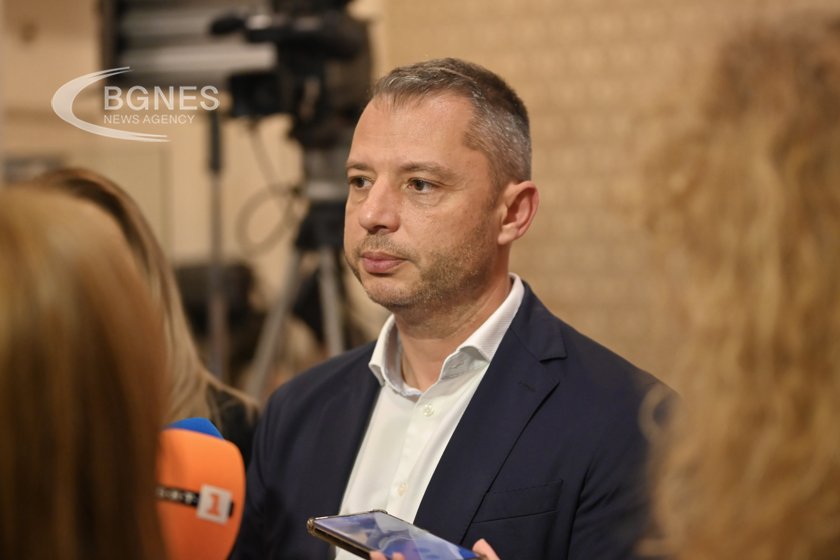 Добрев: Василев изнуди ЕК за дерогацията, която защитава „Росенец“