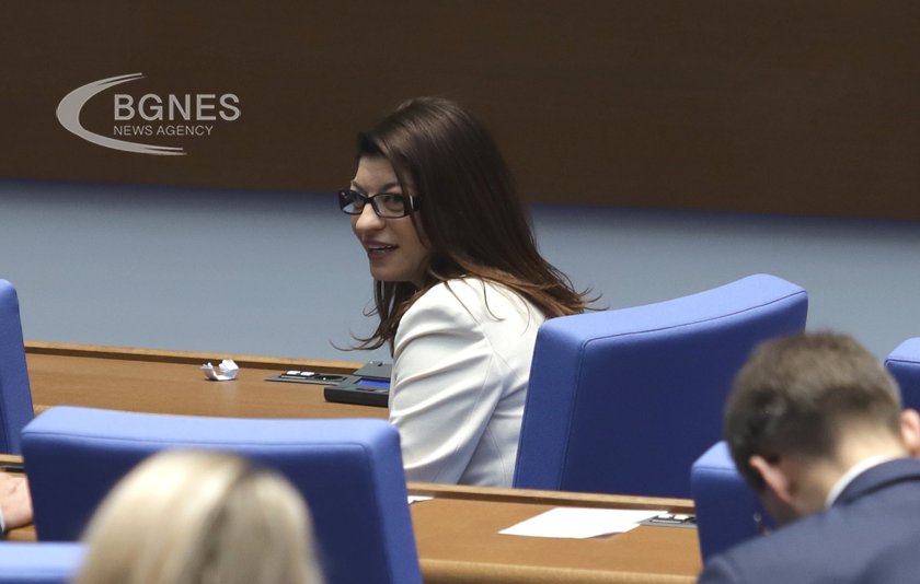 Окончателно: НС прекрати правомощията на Десислава Атанасова