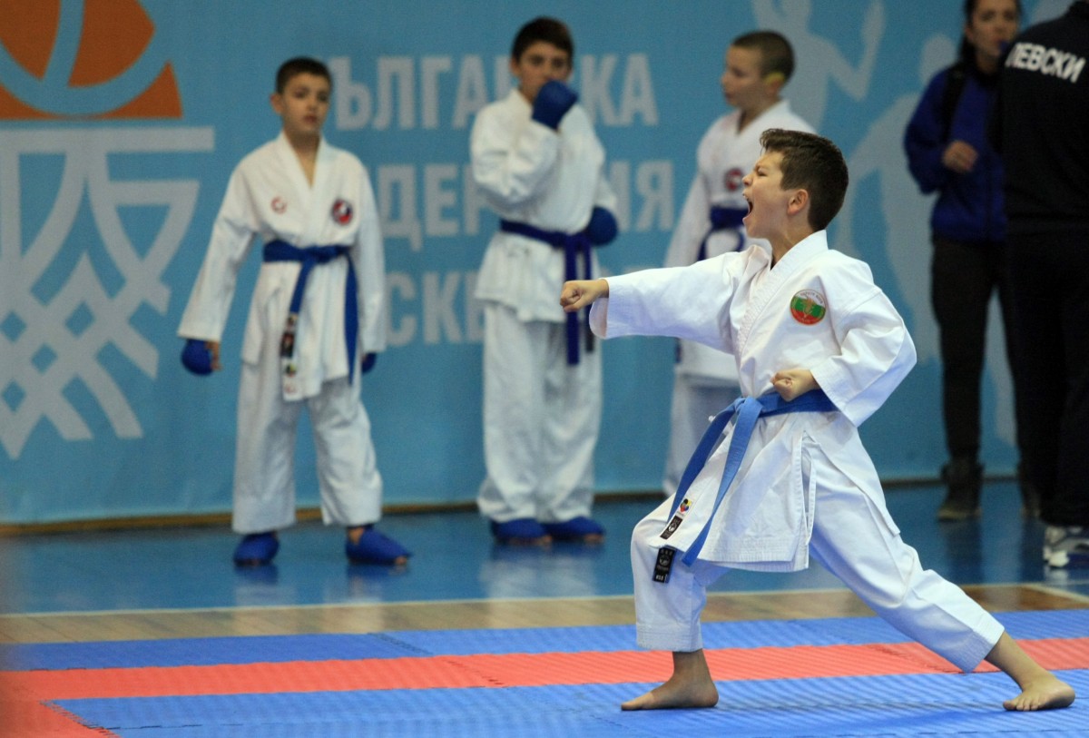 Децата до 18 години могат да спортуват на открито и на закрито