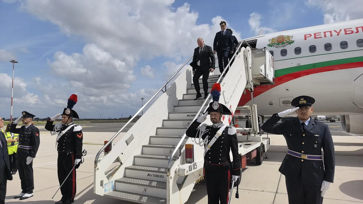 Делегацията на Желязков пристигна в Рим, срещата му с Мелони е днес