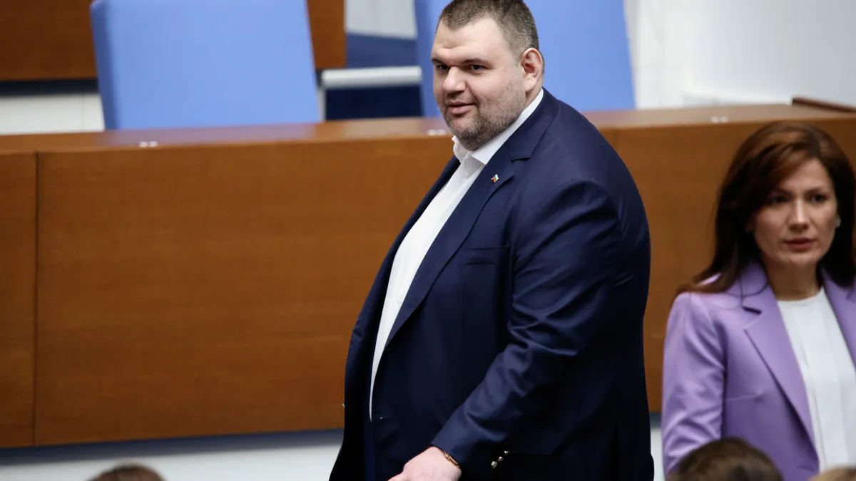 Делян Пеевски: Президентът Радев бави служебния кабинет, защото харчи откраднатия кеш на море