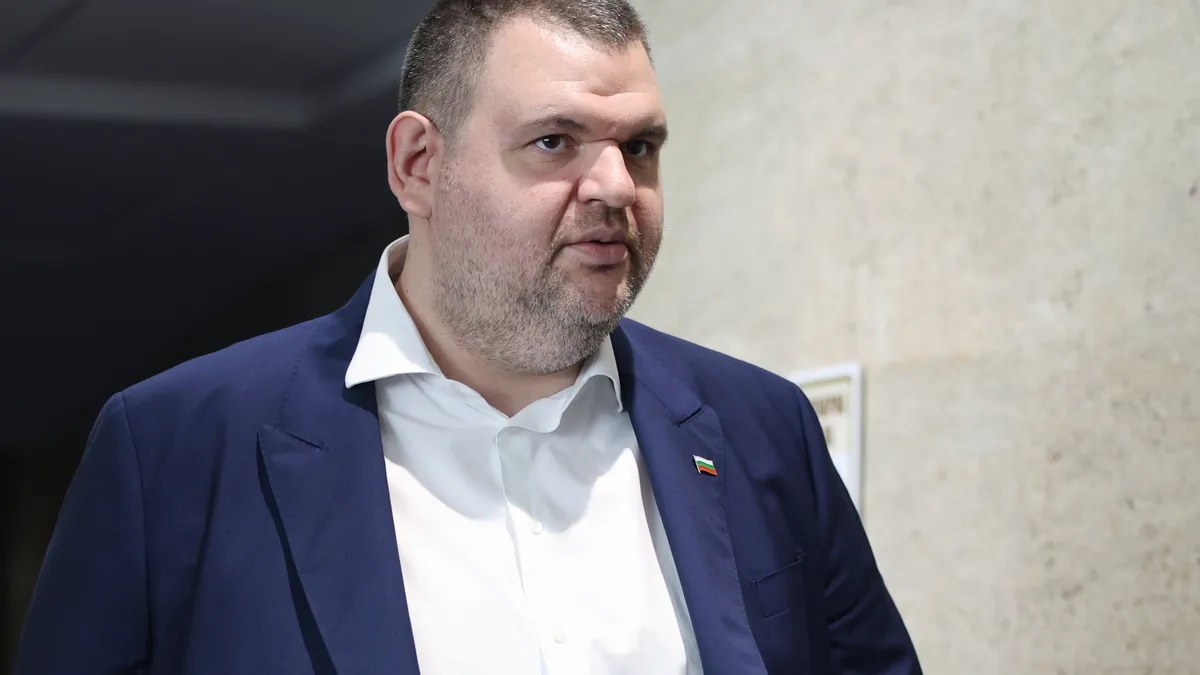Делян Пеевски: Румен Радев е в пълна зависимост от един селски кръчмар