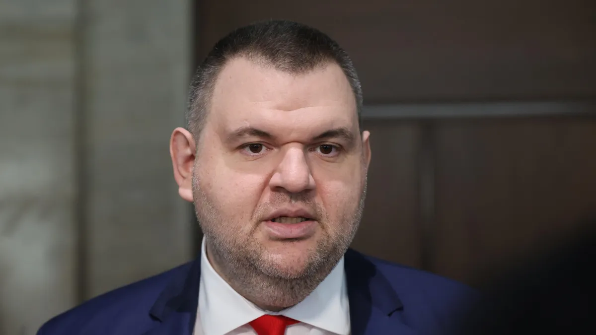 Делян Пеевски внесе в НС предложението за закриване на КПК
