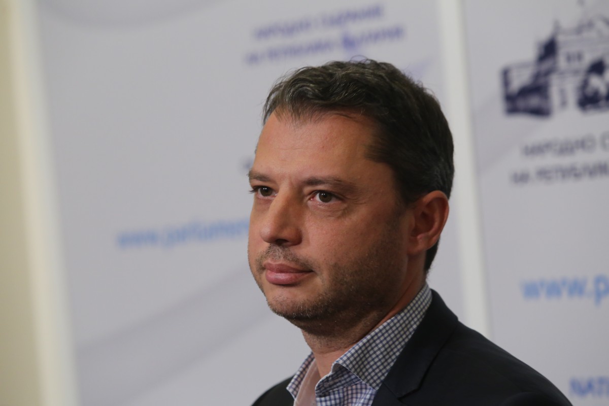 Делян Добрев подаде оставка като депутат