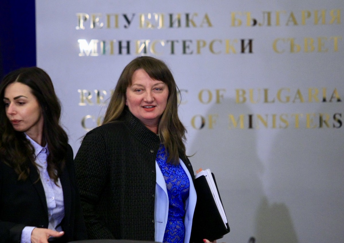 Деница Сачева: Детските няма да бъдат спирани при 5 неизвинени