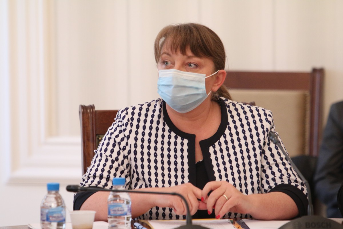 Деница Сачева: И помощта за 1 и 8 клас ще е за всички деца
