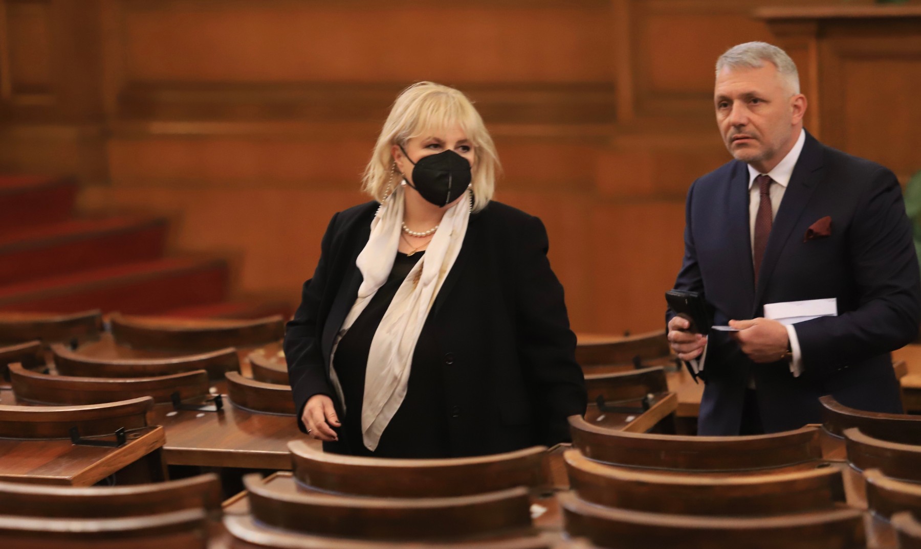 Новите депутати прекрачиха прага на 45-я парламент