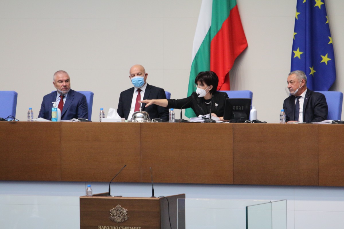 Депутатите гласуват окончателно параметрите на бюджета за догодина
