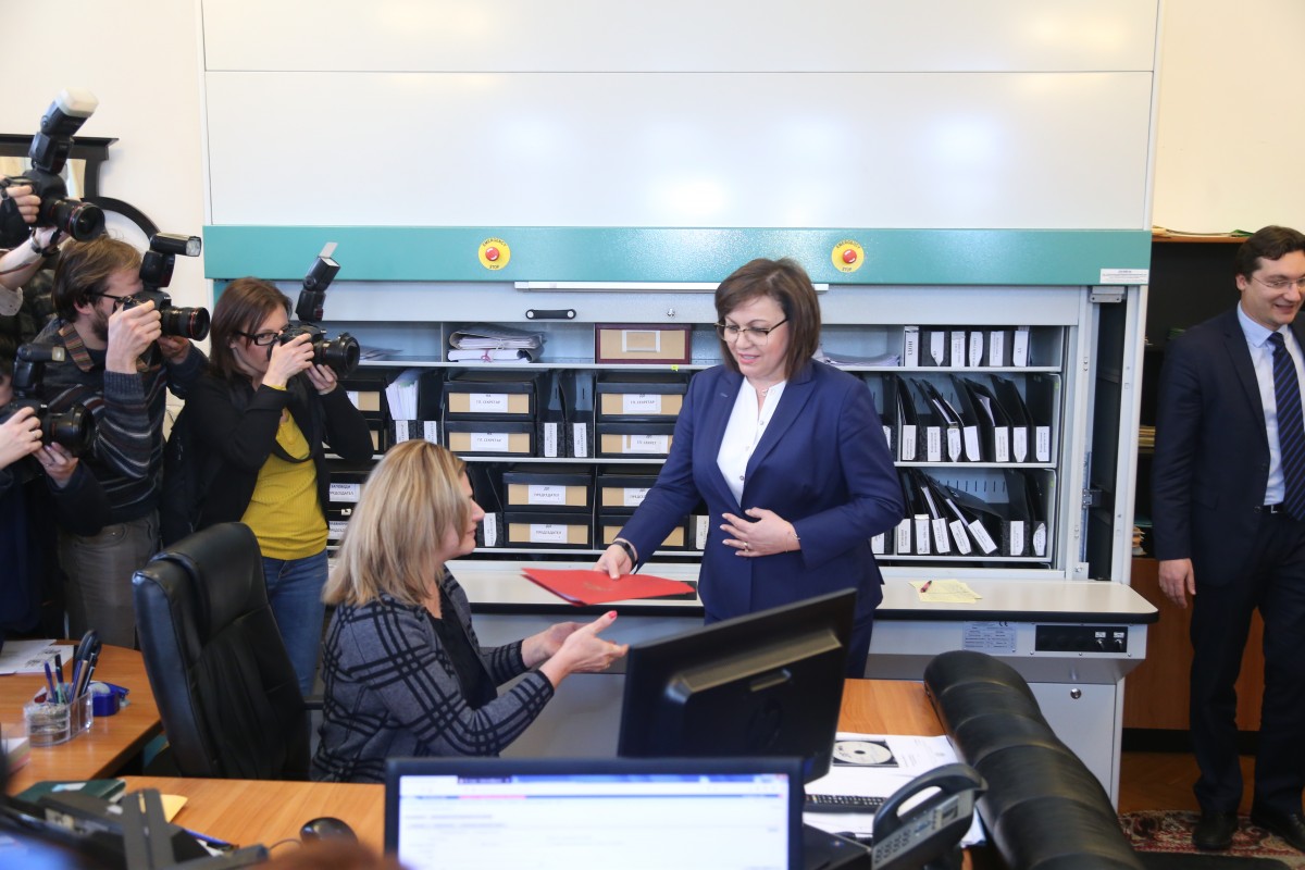 Депутатите гласуват вота на недоверие