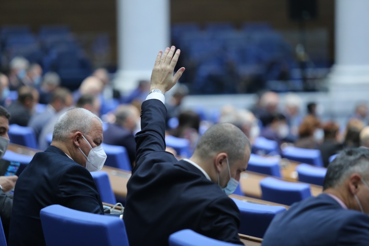 Депутатите обсъждат заема от ЕС
