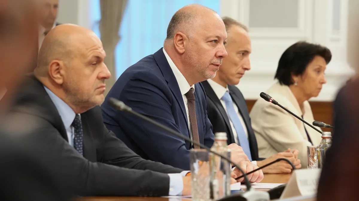 Депутатите ще гласуват третия вот на недоверие към кабинета „Желязков“