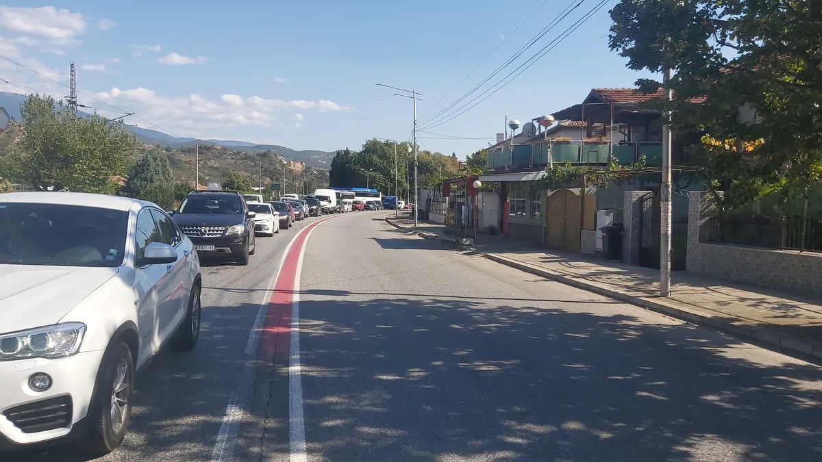 Десет километра опашка от автомобили в Кресненското дефиле