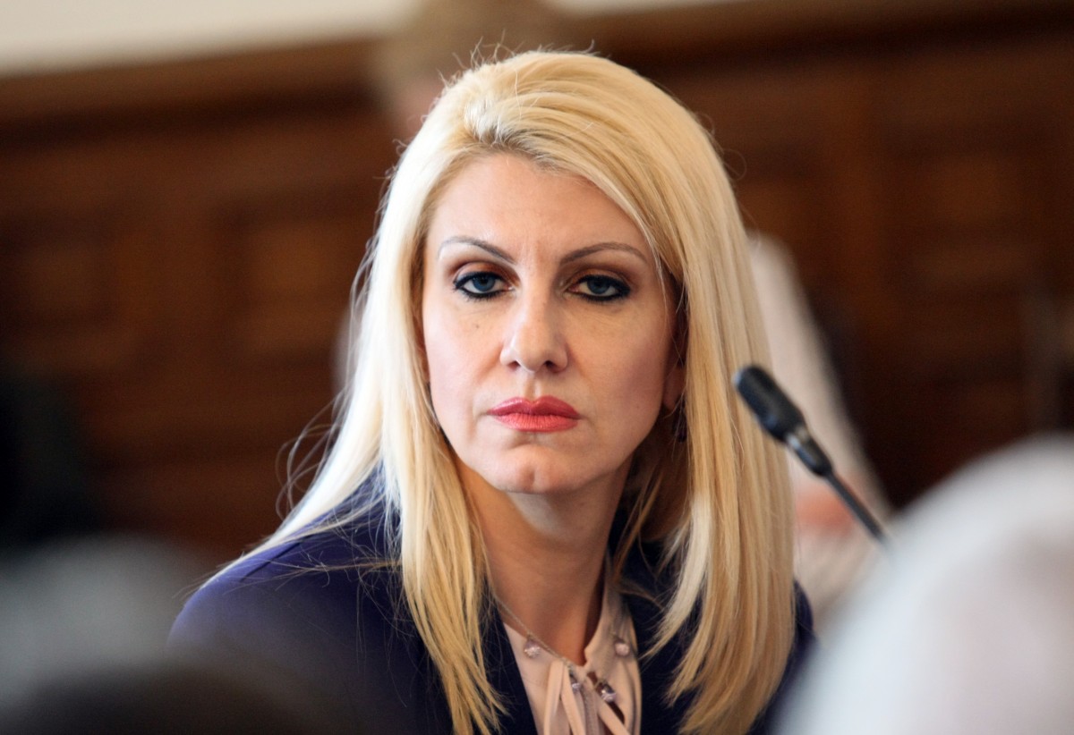 Десислава Ахладова заема временно поста на правосъден министър