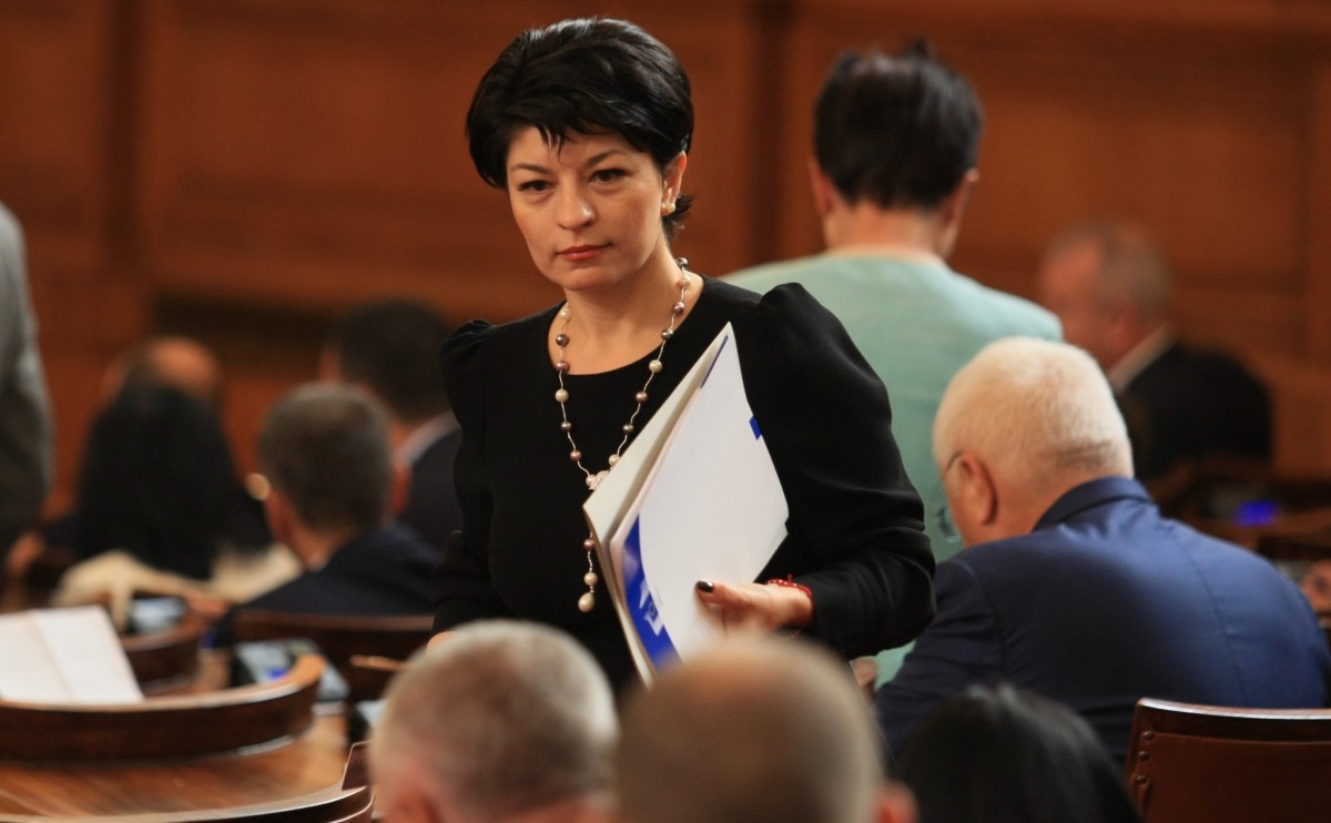 Десислава Атанасова: Разпад на ГЕРБ няма да има