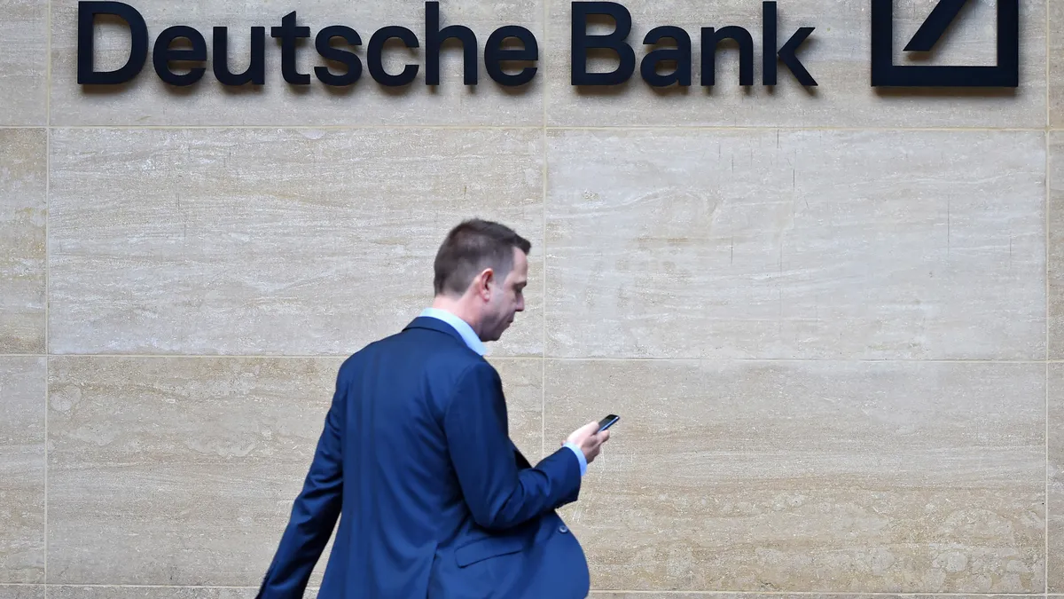 Deutsche Bank ще обезщети със стотици милиони евро бивши акционери на Postbank