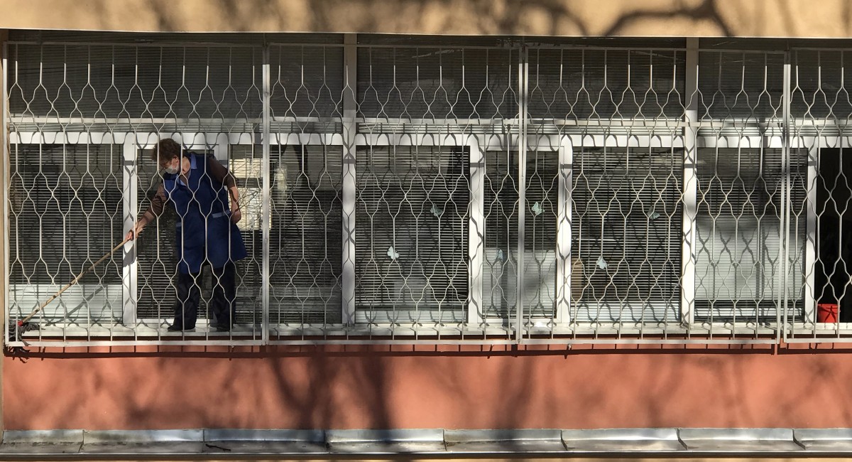 До 29 март: Затварят се училища, детски градини, ще работят единствено аптеки и магазини за хранителни стоки