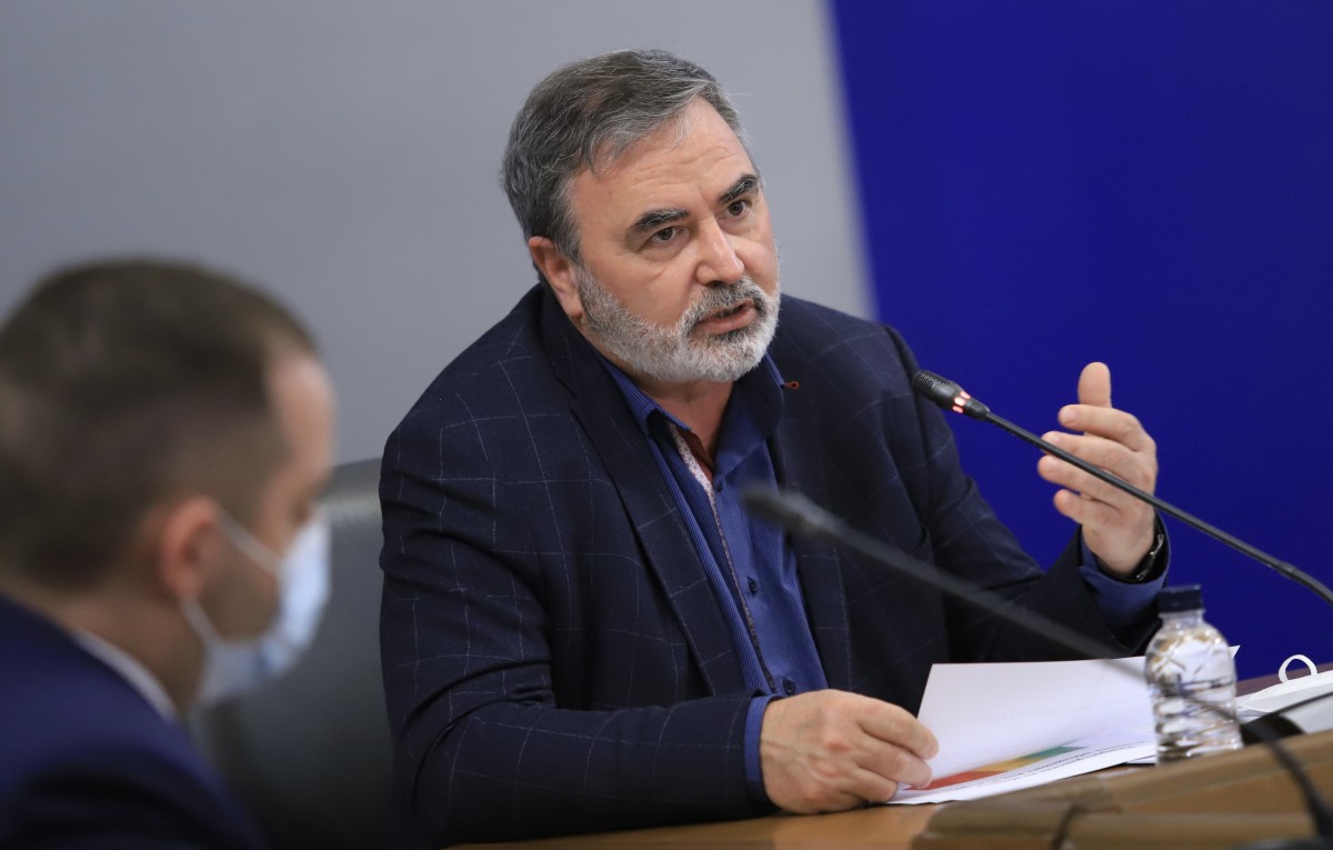 Доц. Ангел Кунчев: До два месеца ще имаме и избора, и количеството ваксини
