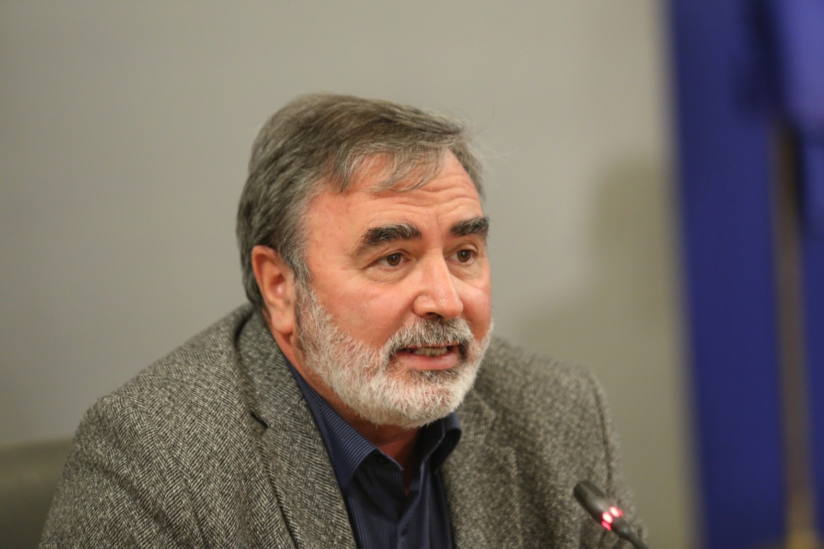 Доц. Кунчев: Изготвят се списъците с медиците. На места 20% искат да се ваксинират, на други – 100%