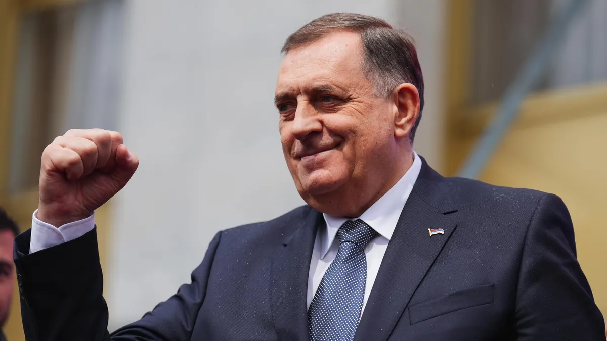 Додик на крачка да загуби дипломатическия си паспорт на БиХ