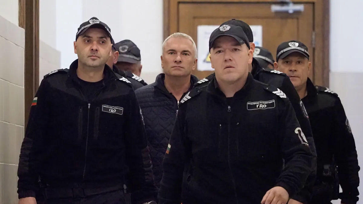Доган се появи на протест в подкрепа на Джейхан Ибрямов, докато съдът гледа мярката му за неотклонение