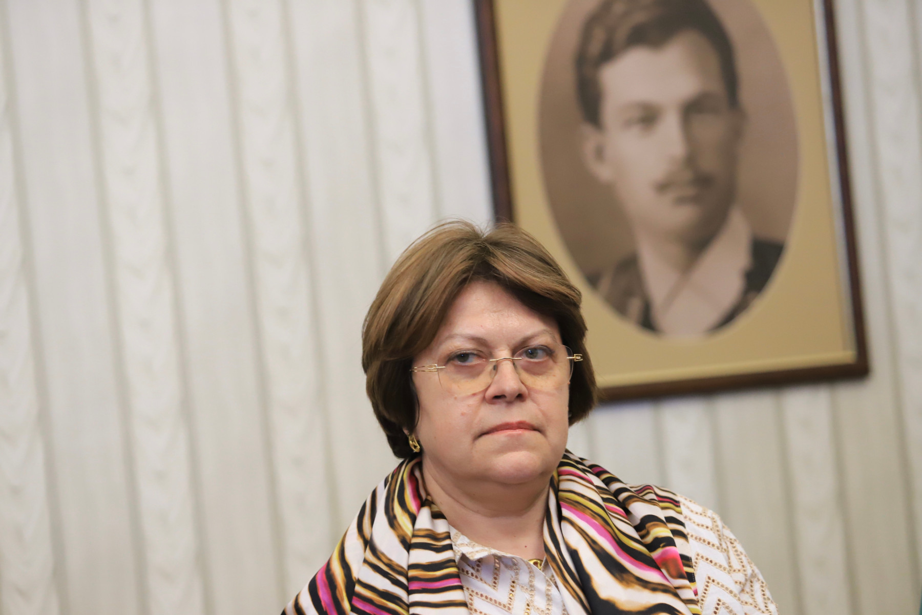 Дончева: ИТН искат да наложат диктат с 65 депутата