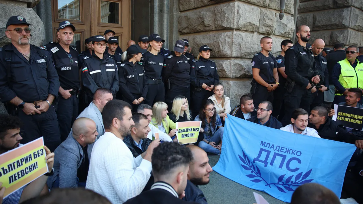 ДПС блокира регистрацията в ЦИК, комисията заседава извънредно без Нейкова