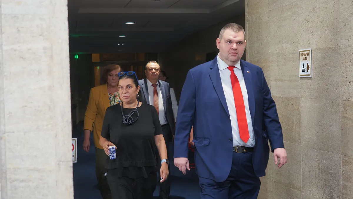 ДПС изключи Джевдет Чакъров от парламентарната група и още 16 депутати