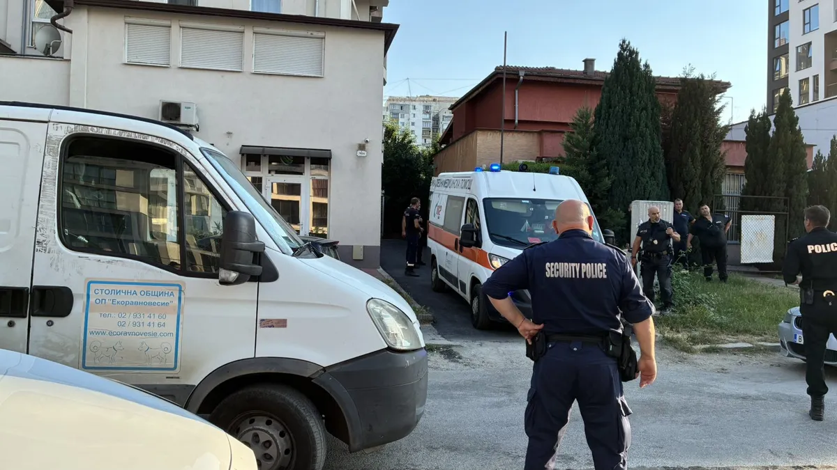 Двама жестоко нахапани от куче в апартамент в „Люлин“