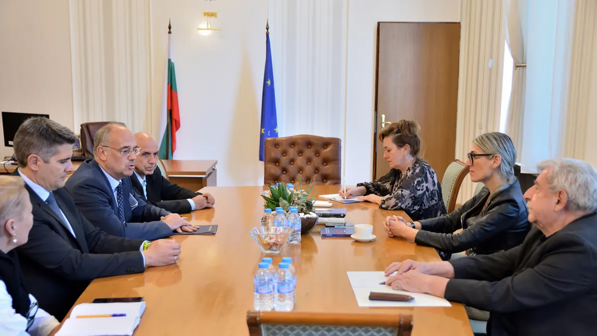 Двама професори от БАН отново поставиха въпроса за преименуване на летище София на Васил Левски