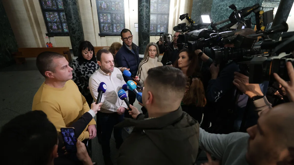 Двама са арестувани за палежа на вагона на Централна гара в София