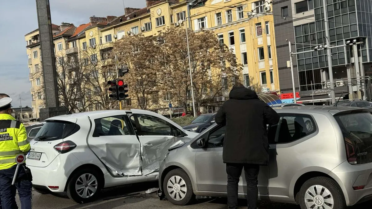 Две коли се удариха на пъпа на София