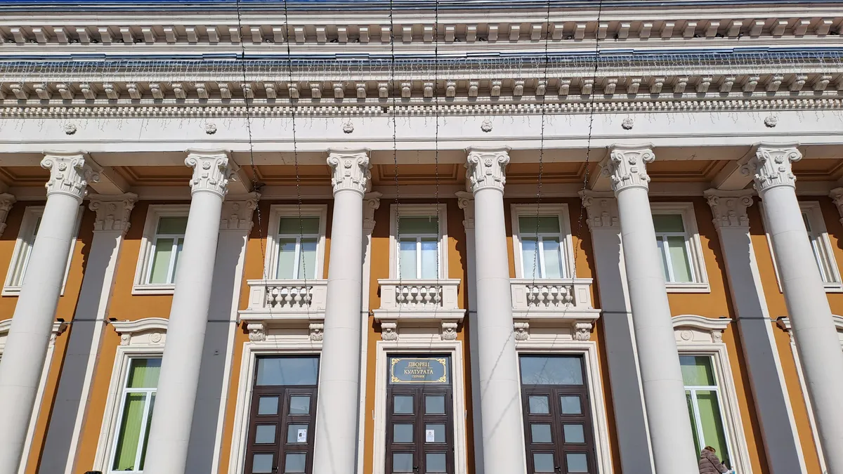 Дворецът на културата в Перник – перлата на миньорския град