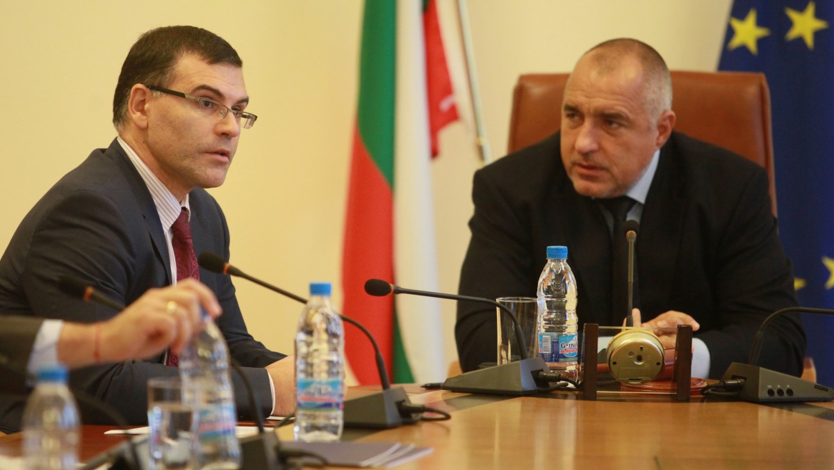 Дянков предлага себе си, Костов и Орешарски в помощ на Борисов
