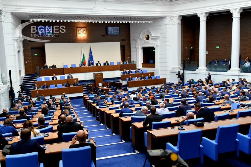Депутатите обсъждат вота на недоверие към кабинета "Денков"