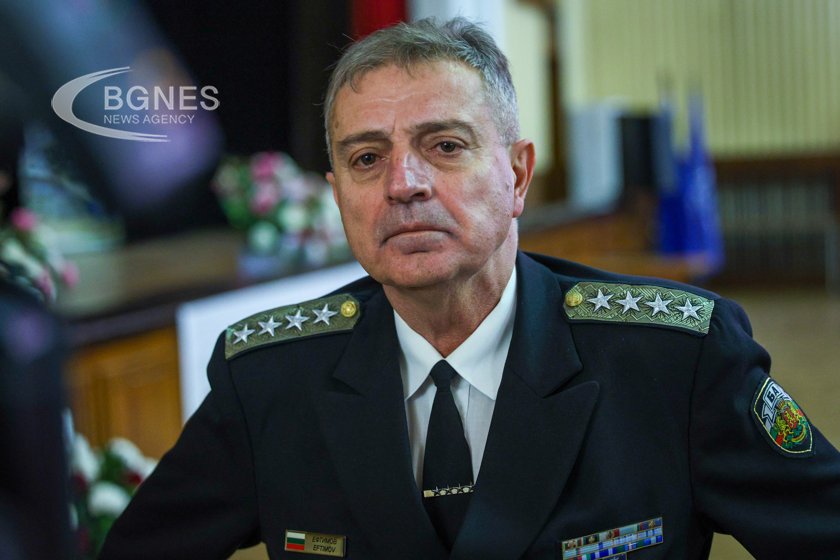 Адмирал Ефтимов: Модернизацията на армията трябва да продължи