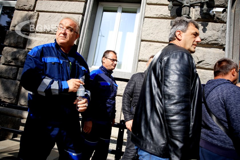 Миньорите и властта пред споразумение, протестите спират