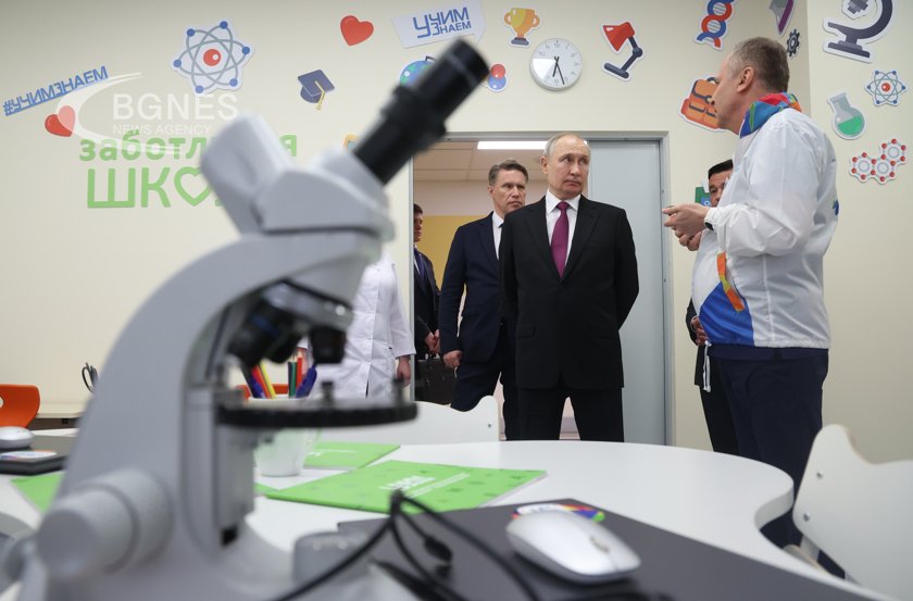  Путин пред ученици: Русия е "непобедима"