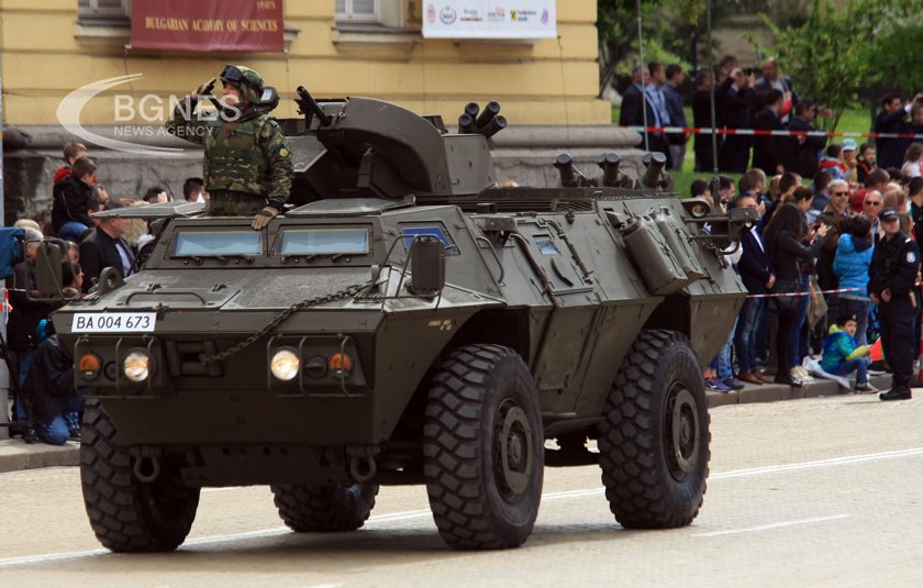Военен парад за Деня на храбростта и водосвет на знамената