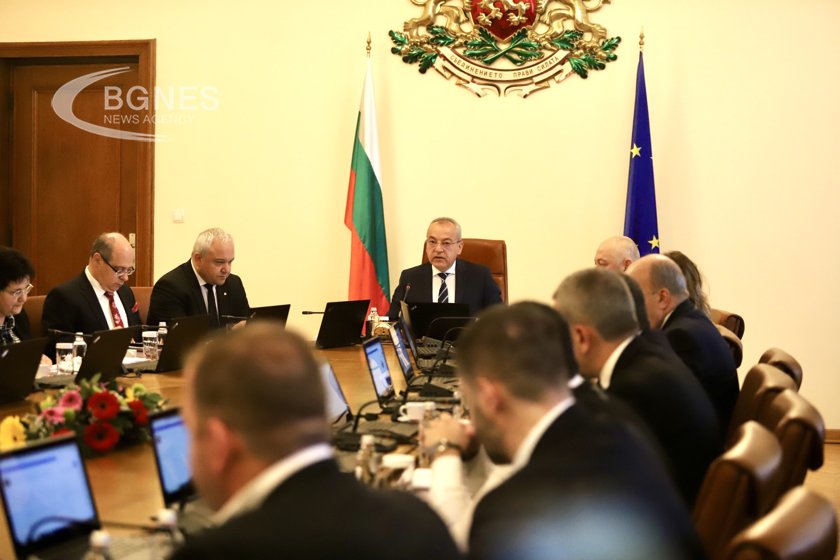 Донев ще представи отчет за работата на служебния кабинет